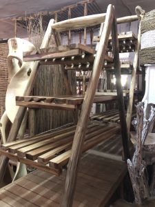 Supports pyramidaux en bois