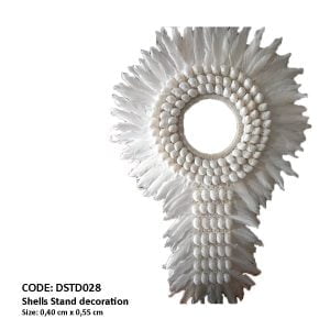 Decoration en coquillage et plume blanc