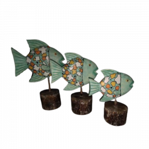 Un Ensemble De 3 Poissons En Bois Debout