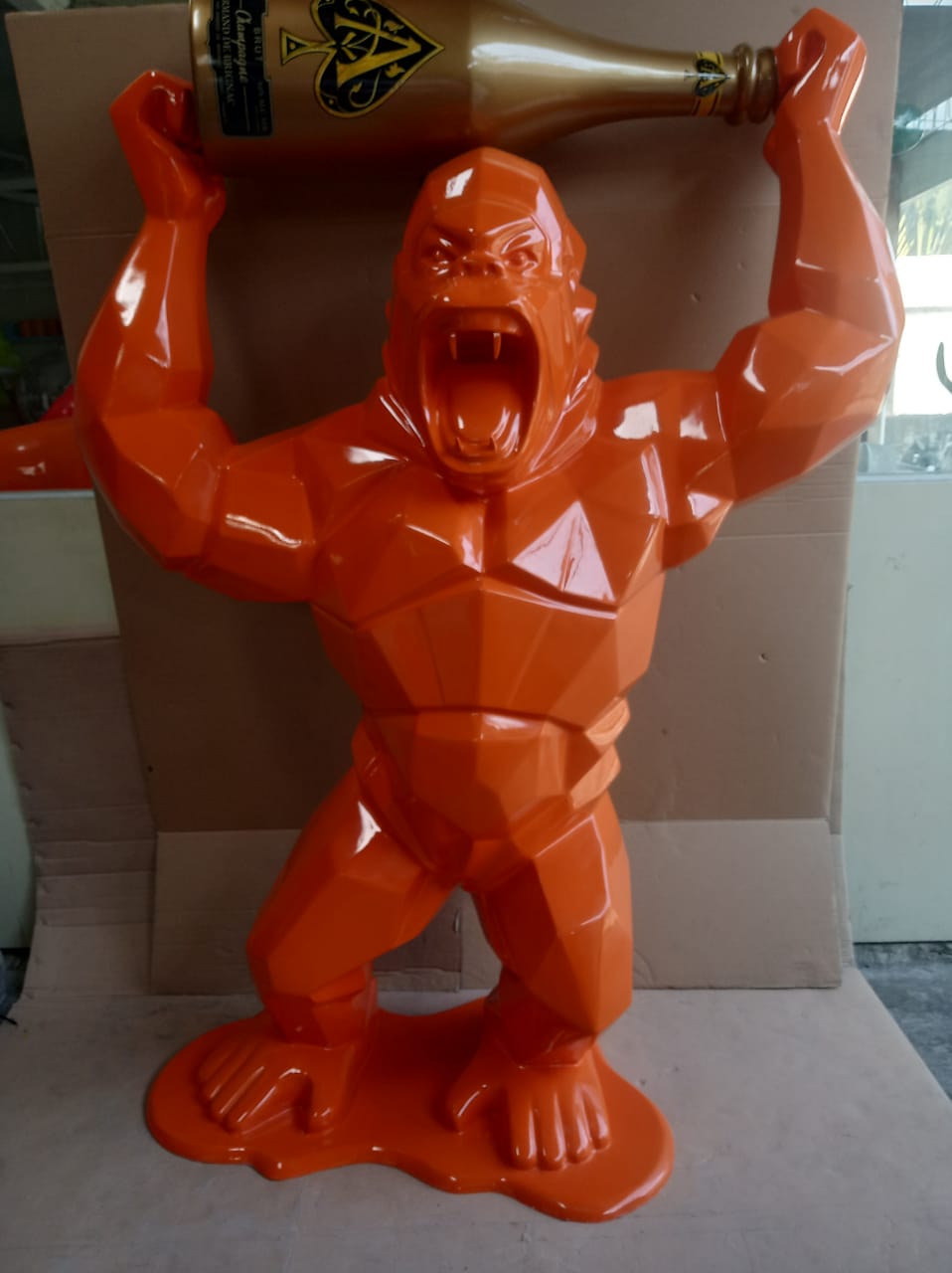 Statue de gorille en résine