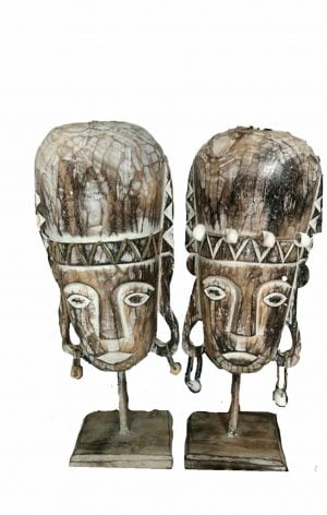 Décoration de masque en bois