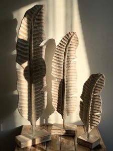Décoration de feuille en bois