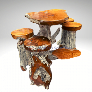 Un ensemble de chaises et table en bois
