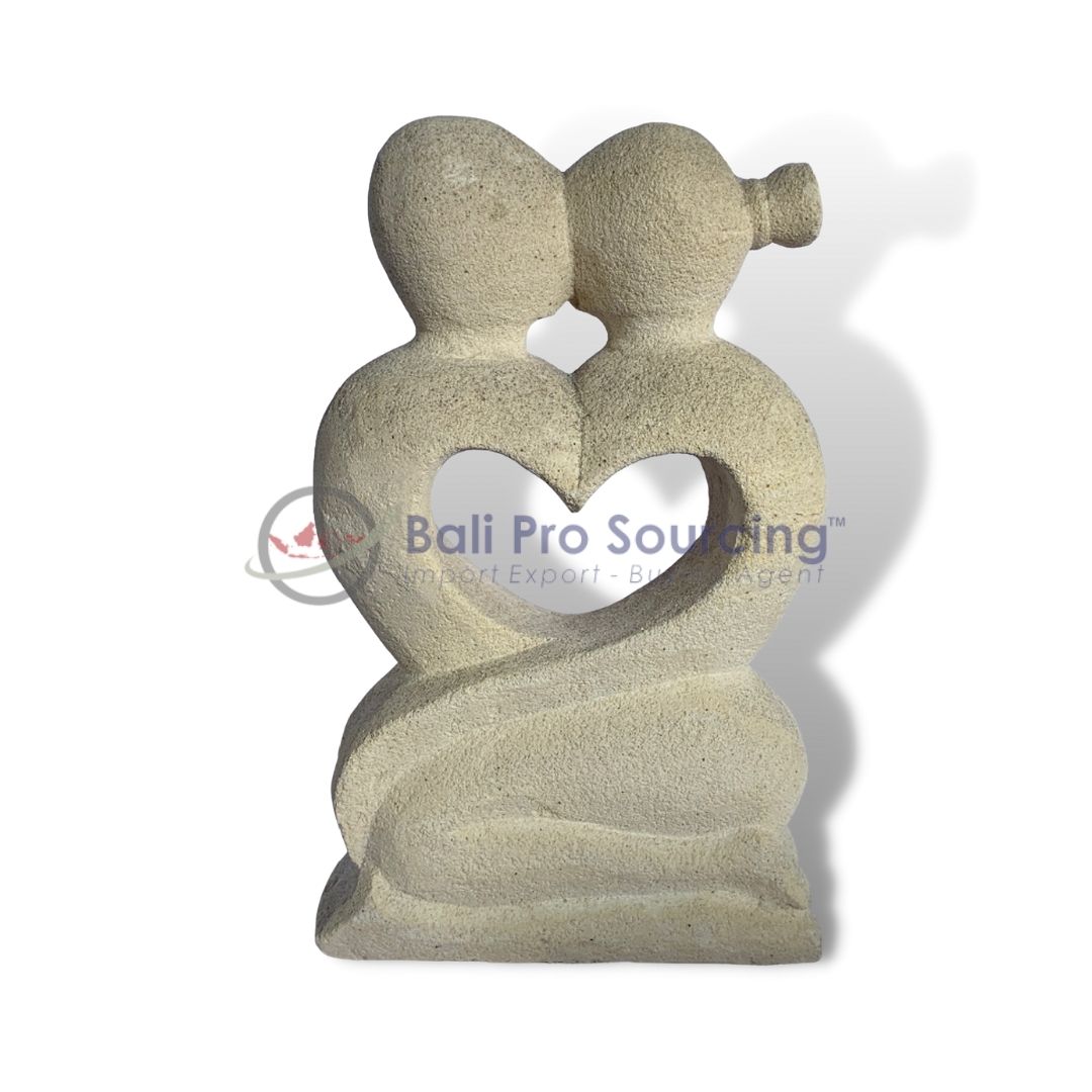 Sculpture de couple qui s'embrasse n ° 2