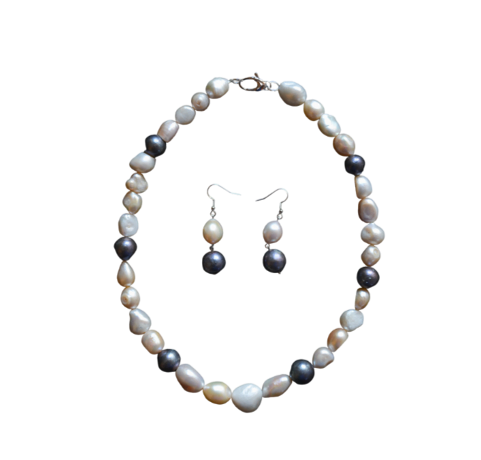 A set Of Caca Earring And Necklace