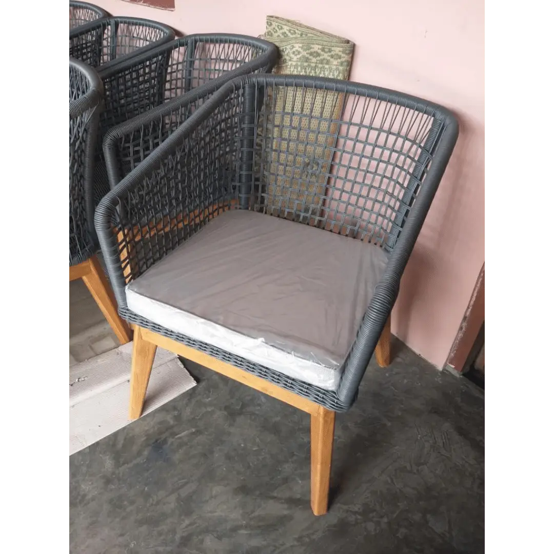 Yondaime Arm chair with cushion